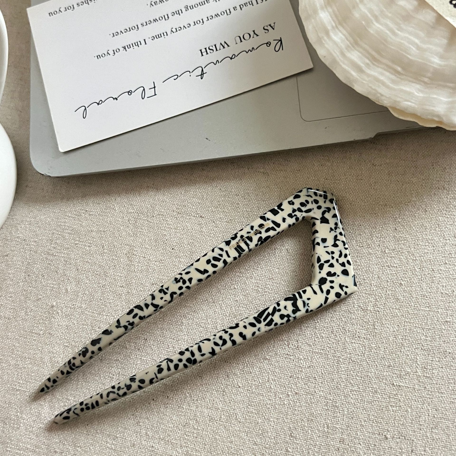 korean u shaped hairpin acetate stylish hair accessory
non slip hair pin secure hold updo styling clip
acetate hairpin minimalist trendy women hair clip
lightweight u shape hair stick everyday styling