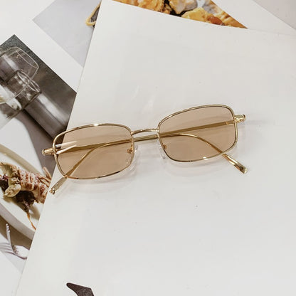 Retro unisex sunglasses black metal frame UV protection
Stylish gold frame sunglasses for men and women outdoor wear
Lightweight silver retro sunglasses fashion eyewear close up
Classic bronze lens sunglasses UV protection travel style