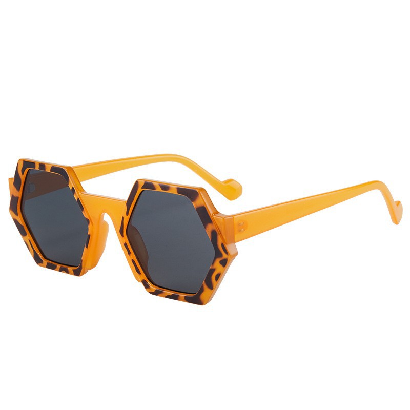 Polygonal sunglasses with geometric frame for modern fashion style
Unisex retro sunglasses with unique angular design
Stylish polygon sunglasses for men and women outdoor wear
Lightweight geometric sunglasses for daily fashion and sun protection