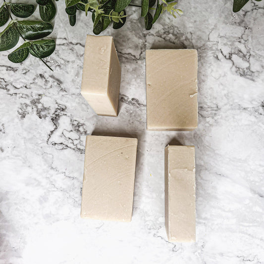 Barra de jabón de sándalo puro sin diluir para hombres, con aceite de sándalo, notas terrosas, amaderadas y de almizcle para el cuidado de la piel.