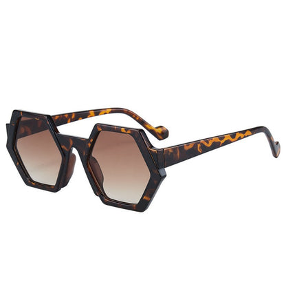 Polygonal sunglasses with geometric frame for modern fashion style
Unisex retro sunglasses with unique angular design
Stylish polygon sunglasses for men and women outdoor wear
Lightweight geometric sunglasses for daily fashion and sun protection