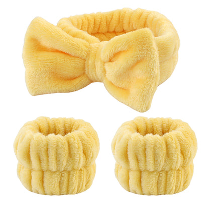 No-Drip Face Wash Set featuring soft wrist washbands and a stretchy makeup headband designed to keep water from running down arms and hair while cleansing the face.”