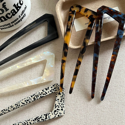 U-Shaped Acetate Hairpin